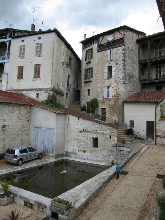 Faubourg St Jean Apartman Aubeterre-sur-Dronne Kültér fotó